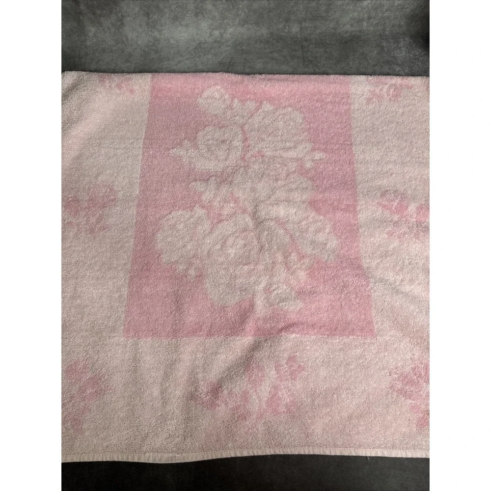 Vintage 1960s Bubble Gum Pink Mod Reversible 2‎ Tone Pink Floral Towel 24inx43in